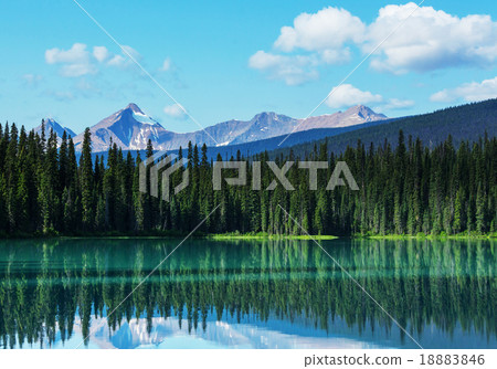 Emerald lake 18883846