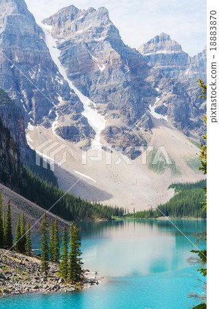 Moraine lake Moraine lake 18883870