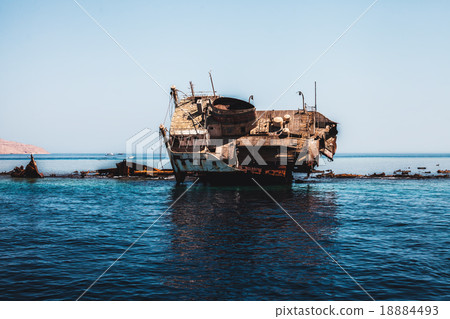 The sunk ship The sunk ship 18884493