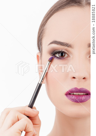Beautiful healthy girl is visiting beauty salon 18885821