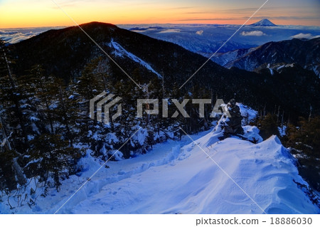 Mt. Takebun黎明和王朝山的富士山 Mt. Takebun黎明和王朝山的富士山 18886030