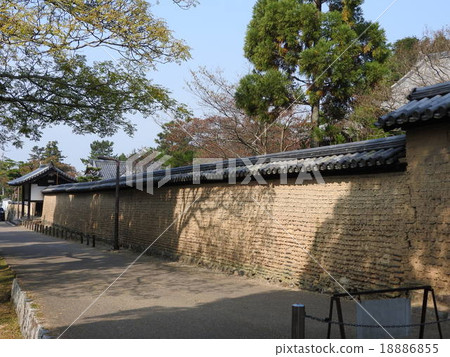 東大寺是Hwaejongju的主要寺廟，大佛很受歡迎，可以崇拜和慶祝年輕女性的年齡。 18886855