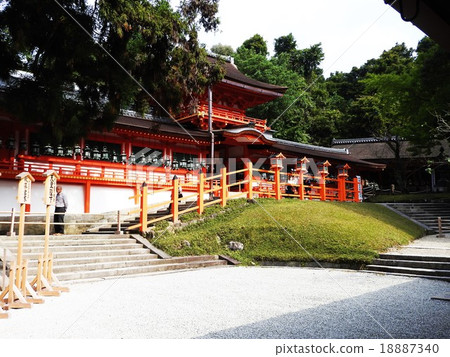 Kasuga Taisha Shrine was established to pray for the patronage of the Heijyo kyo and the prosperity of the people in the Nara era, and enshrines Mr. Fujiwara's gods. Kasuga Taisha Shrine was established to pray for the patronage of the Heijyo kyo and the prosperity of the people in the Nara era, and enshrines Mr. Fujiwara's gods. 18887340
