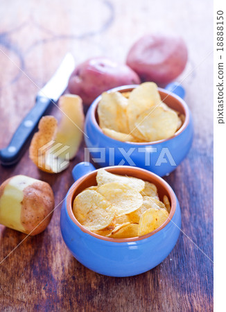 potato chips 18888150