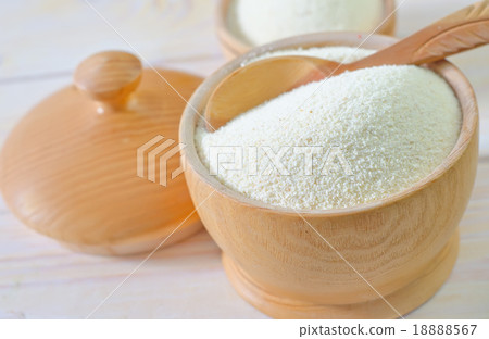 semolina 18888567