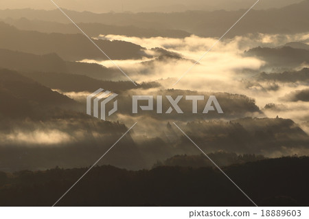 The sea of clouds in Kujuku Valley 18889603