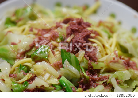 Pasta with corn beef and cabbage 18892099