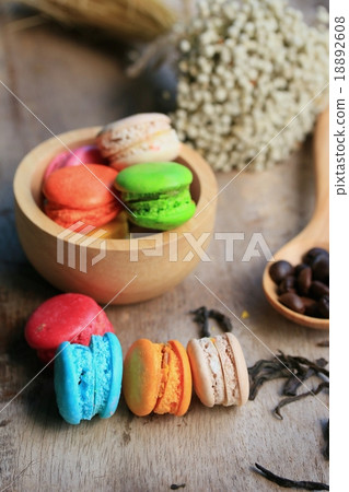 traditional french colorful macaroons 18892608