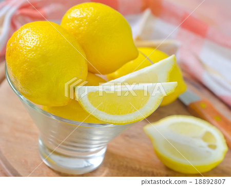 fresh lemons 18892807