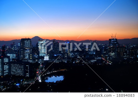 Evening scenery in the center of Tokyo and Mt. Fuji Evening scenery in the center of Tokyo and Mt. Fuji 18894083