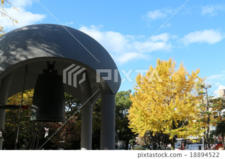 和平鐘和銀杏 18894522