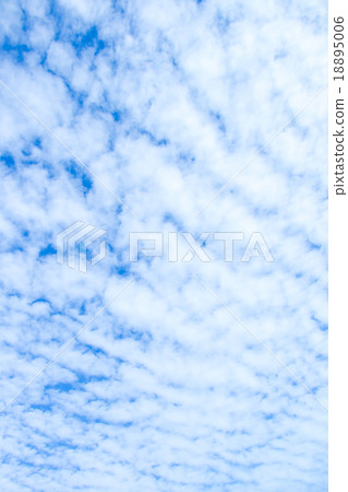 Cumulus high cumulus sky and clouds photos autumn sky white clouds and blue sky background material copy space character space 18895006