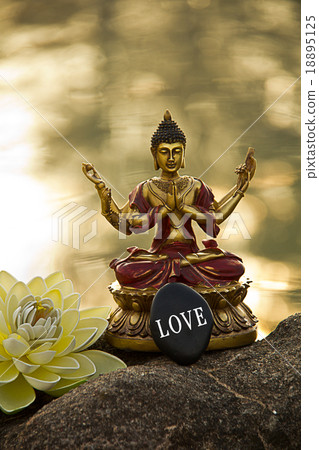 Buddha statue with the word „Love“ 18895125