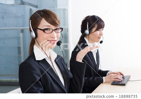 Female operator call center to explain politely Female operator call center to explain politely 18898735
