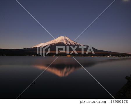 從山中湖的富士山黎明 從山中湖的富士山黎明 18900178