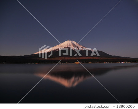 從山中湖的富士山黎明 18900200