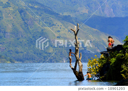 Children of Guatemala playing on the lake 18901203