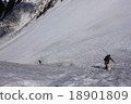 走在一座雪山上 18901809