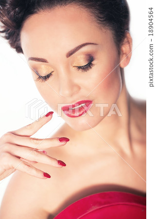 Beautiful young girl portrait 18904564