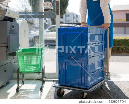 convenience store convenience store 18904704