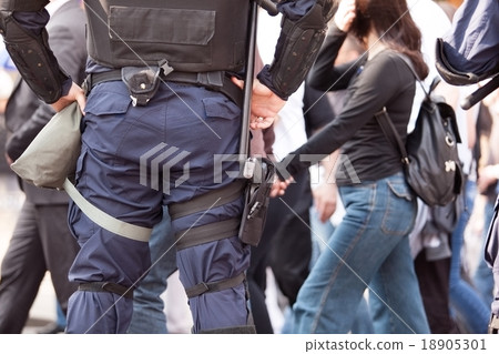 Police officer Police officer 18905301