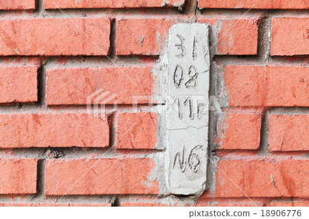 Special block with date for observing cracks 18906776