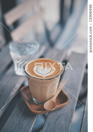 cup of coffee latte art 18906996