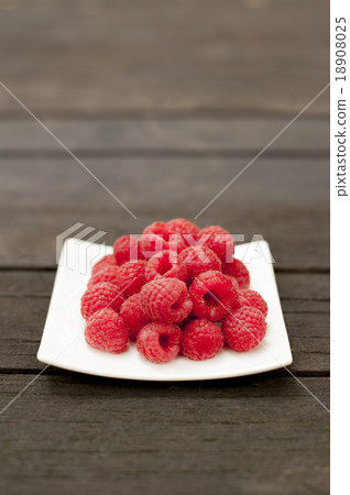 A plate of wonderful nutritious goodness! 18908025