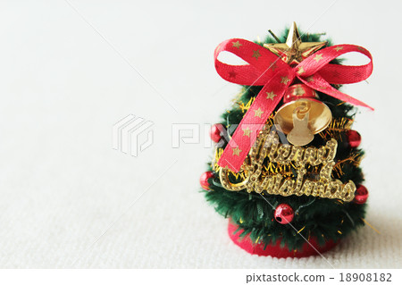 Christmas tree  18908182