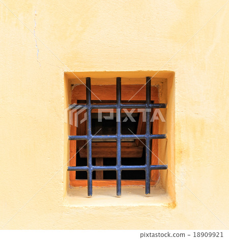 Windows and shutters, close up 18909921