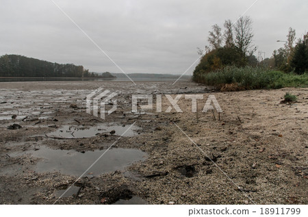 Lake in the morning 18911799