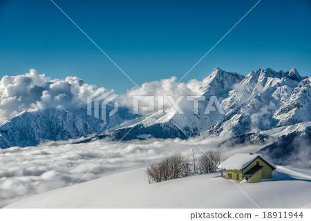 Alpin hut in the snow 18911944