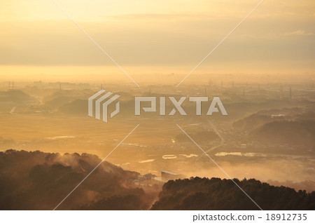 Light fog covering the plain Light fog covering the plain 18912735