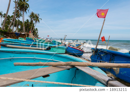 Vietnamese fishing boats at fishing village 18913211