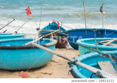 Vietnamese fishing boats at fishing village 18913212