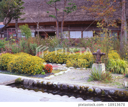 “世界文化遺產”Shirakawa-go,Ogimachi村莊建築的秋天風景/長瀨家族/大野郡,岐阜縣白川村町町 “世界文化遺產”Shirakawa-go,Ogimachi村莊建築的秋天風景/長瀨家族/大野郡,岐阜縣白川村町町 18913678