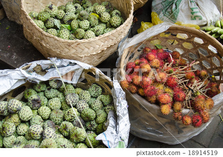 巴厘島Bunri市場的果子 18914519