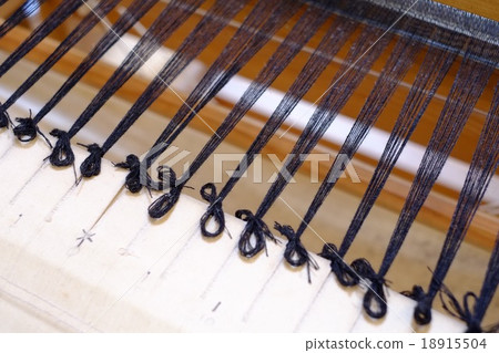 Weaving operation Weaving operation 18915504