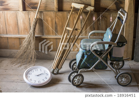 Clocks and handbugs and crutches 18916451
