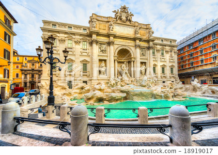 Rome, Trevi Fountain. Italy. 18919017
