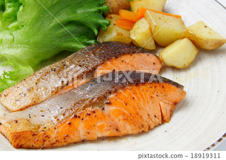 烤三文魚 18919311