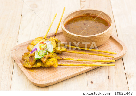 Grilled pork satay with peanut sauce. 18921448