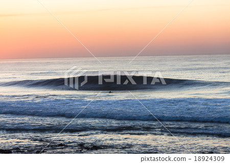 Dawn Ocean Wave 18924309