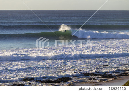 Surfing Surfer Waves 18924310