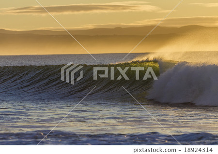 Wave Dawn Wave Dawn 18924314