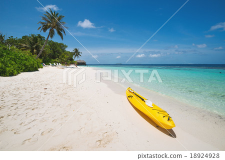 Tropical beach, Maldives Tropical beach, Maldives 18924928