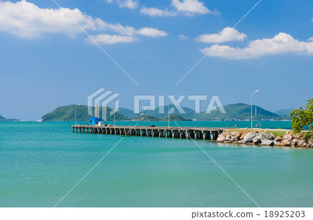 Tropical seascape with pier 18925203