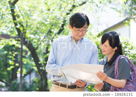 Middle couple traveling 18926131