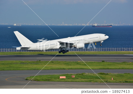 Jet aircraft to take off 18927413