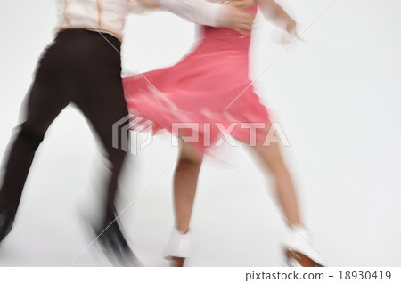 A pair of figure skating 18930419